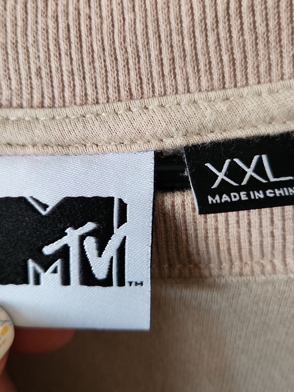 MTV Leopard Print Logo Crewneck Sweater - Picture 3 of 4